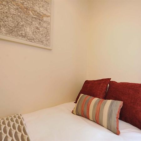 Gail'S Guest House Barry Room photo